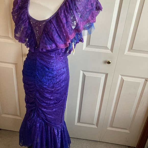 Mermaid Lace Gown - Picture 5 of 5